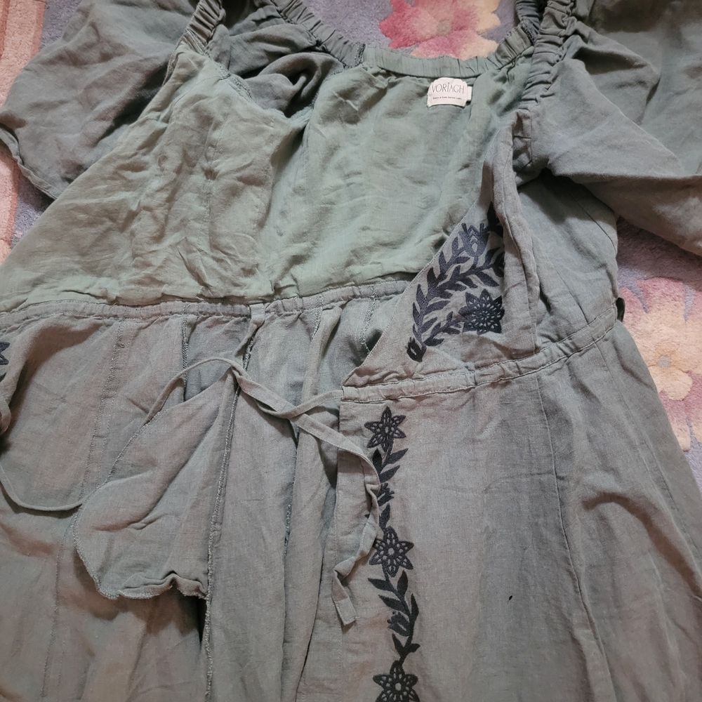 Voriagh "Gisela" sage embroidered crossover dress with sleeves - Picture 4 of 4
